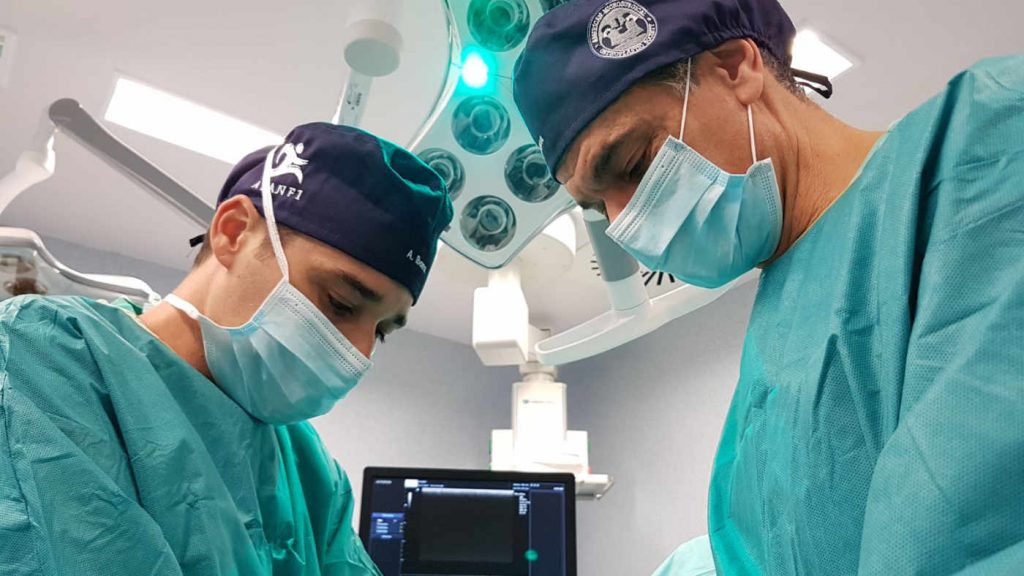Journal of ultrasound in medicine el estudio sobre la técnica original de descompresión del nervio tibial y sus ramas que han desarrollado y en la que son pioneros a nivel mundial. cirugía ecoguiada del túnel tarsiano, proximal y distal